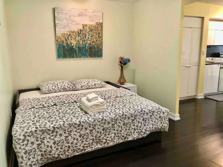 Comfy 1Br & Den With Balcony- Close To Cn Tower Toronto Canada