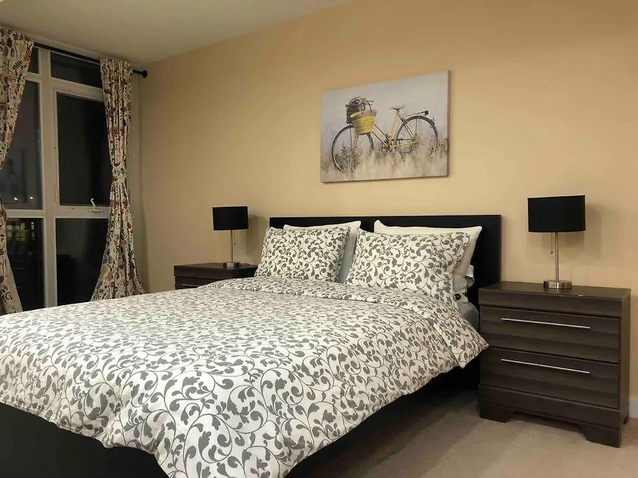 Apartment Comfy 1Br & Den With Balcony- Close To Cn Tower Toronto