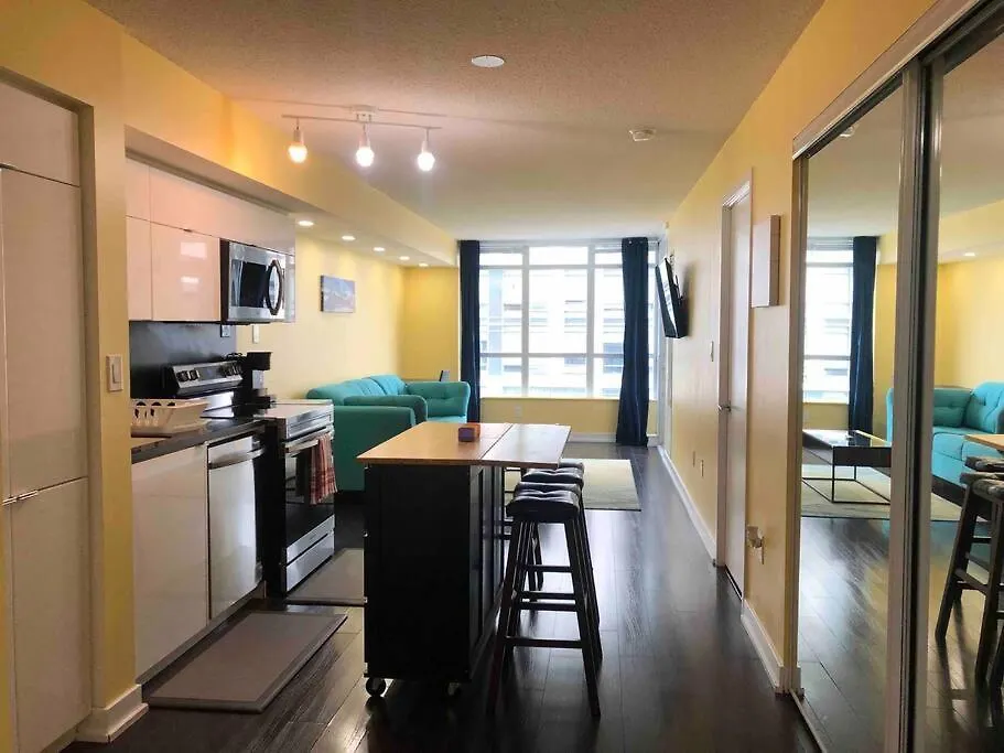 Comfy 1Br & Den With Balcony- Close To Cn Tower Toronto